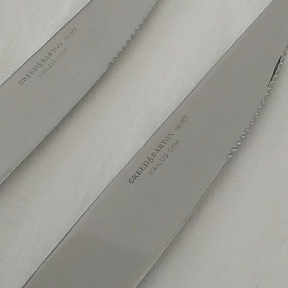 Reed And Barton Select Devonshire 2 Steak Knives Glossy Stainless